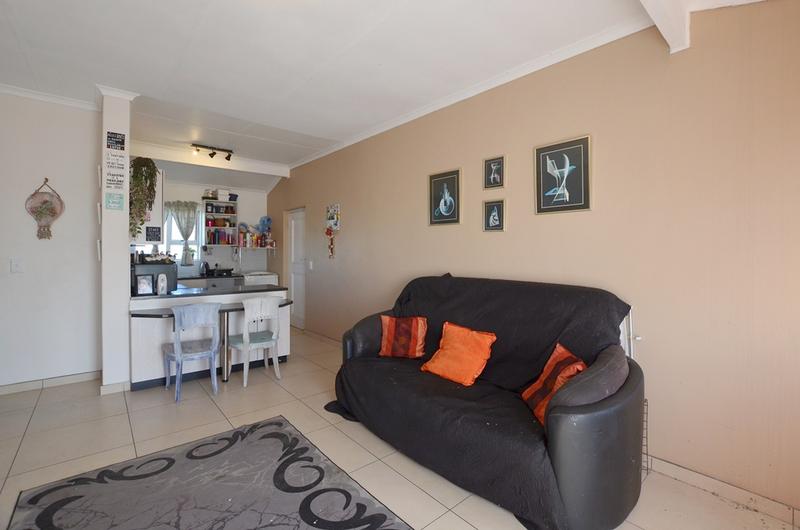 2 Bedroom Property for Sale in Oakglen Western Cape